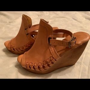 Volatile wood wedges size 8